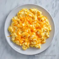Cheesy Scrambled Eggs in 7 Minutes